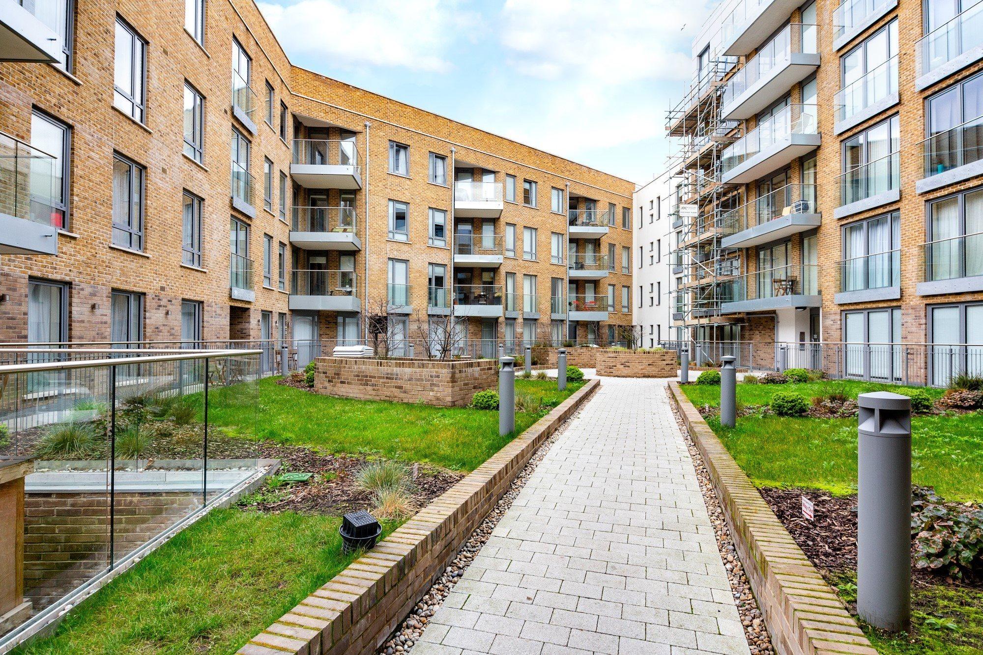 Two Bedroom Serviced Apartment With Balcony In Weymouth Building, Deacon Street ロンドン エクステリア 写真
