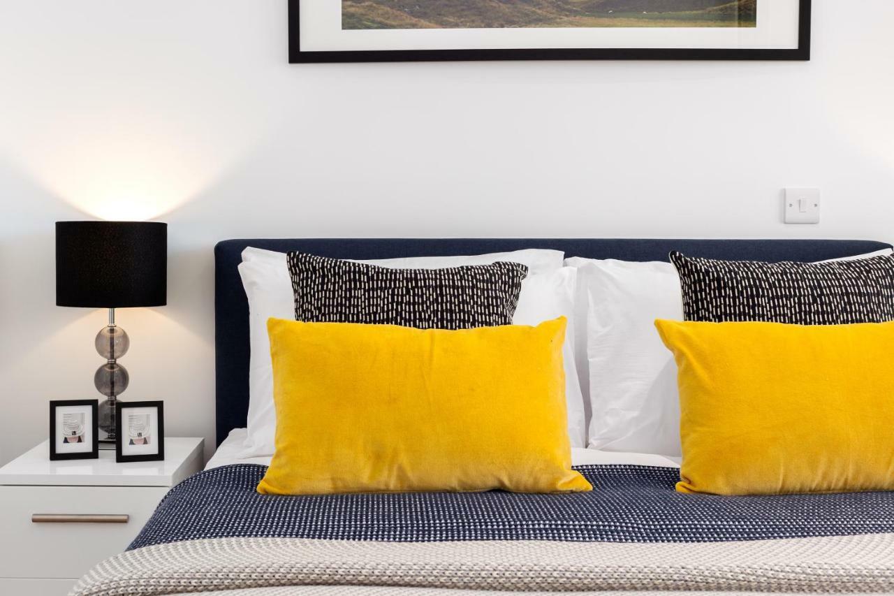 Two Bedroom Serviced Apartment With Balcony In Weymouth Building, Deacon Street ロンドン エクステリア 写真
