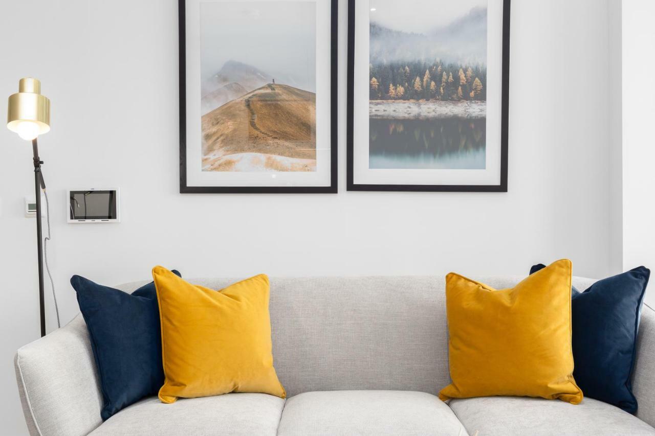 Two Bedroom Serviced Apartment With Balcony In Weymouth Building, Deacon Street ロンドン エクステリア 写真
