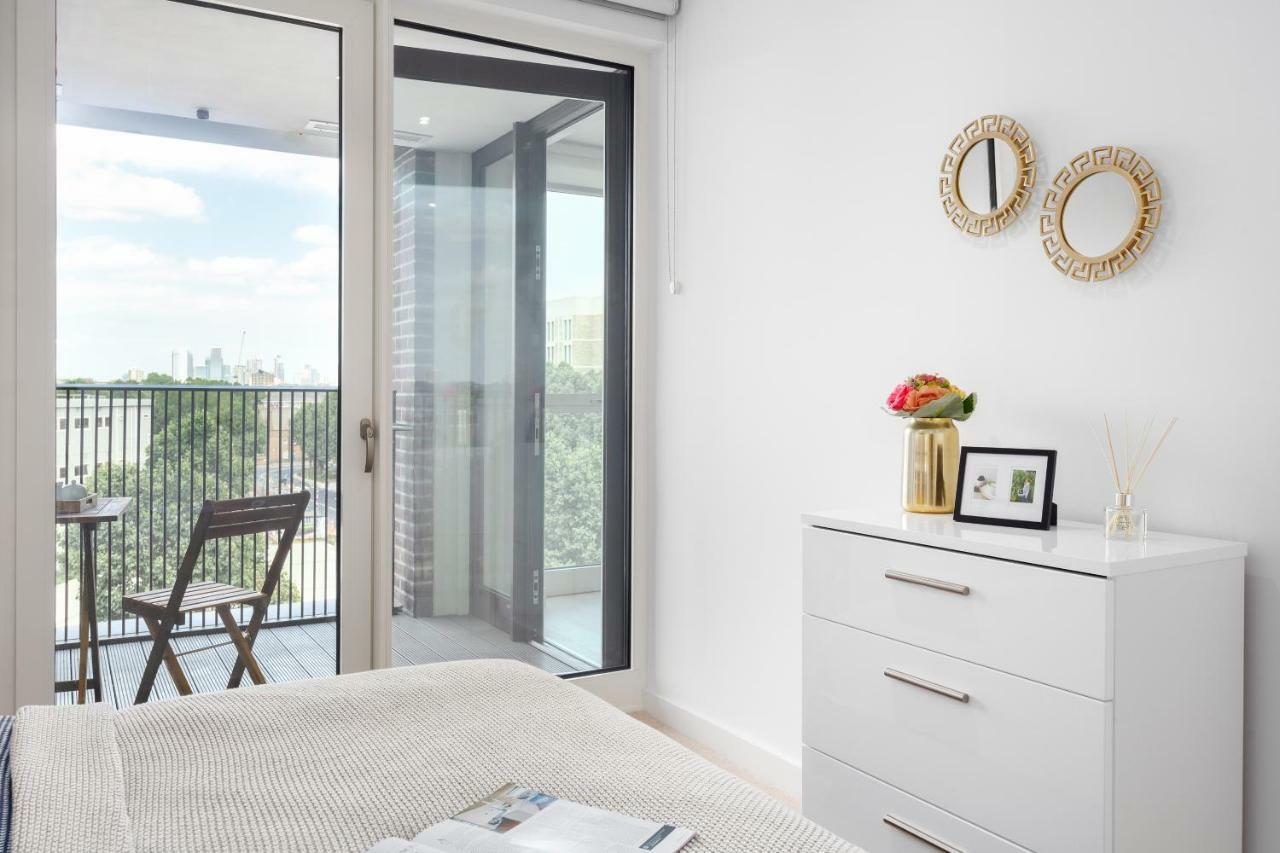 Two Bedroom Serviced Apartment With Balcony In Weymouth Building, Deacon Street ロンドン エクステリア 写真